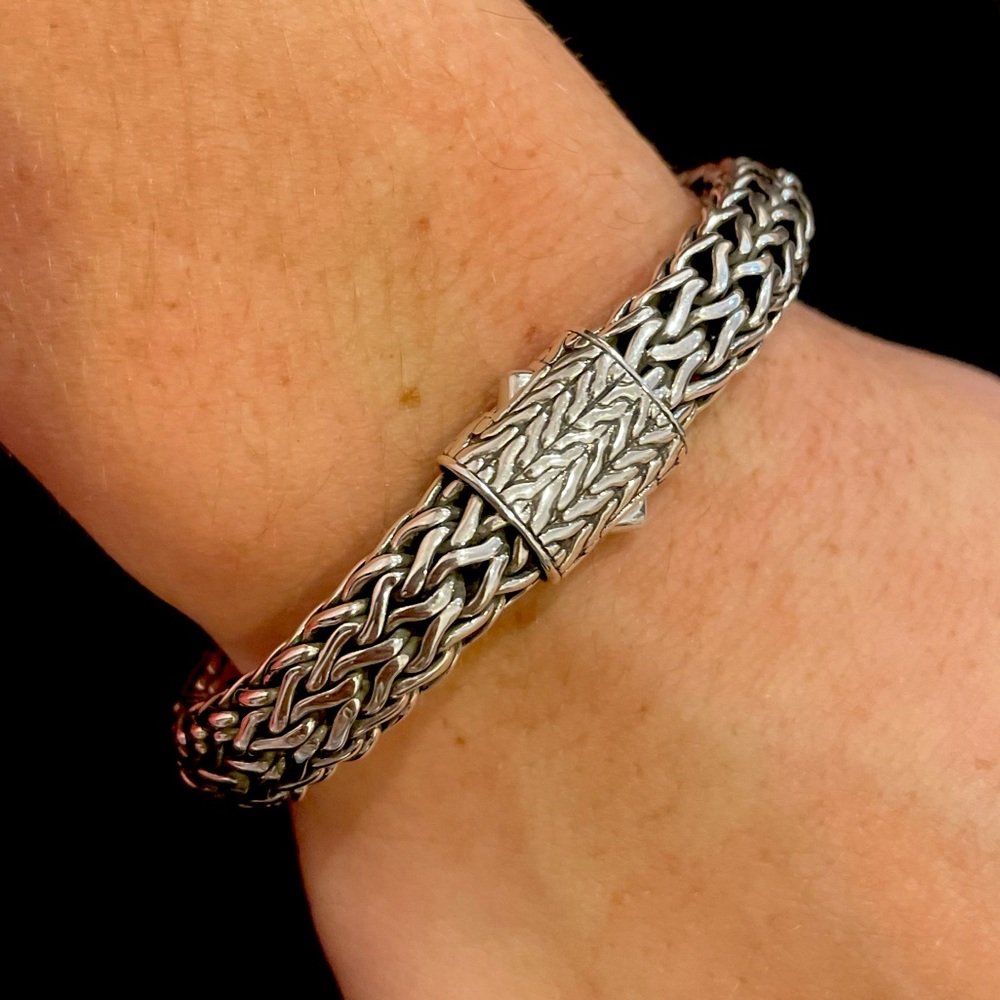 John Hardy mens classic chain bracelet. Sterling silver